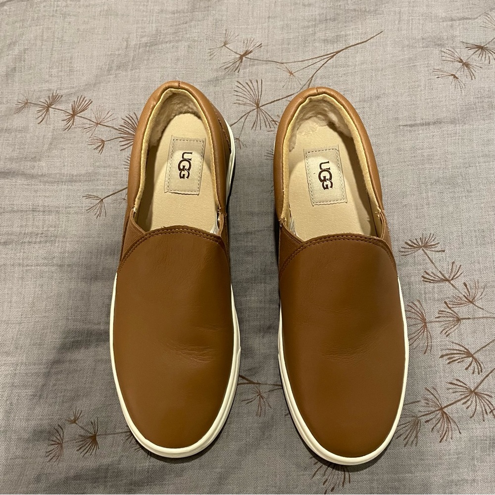 Ugg kitlyn brown leather brand new in box never worn! Size 7